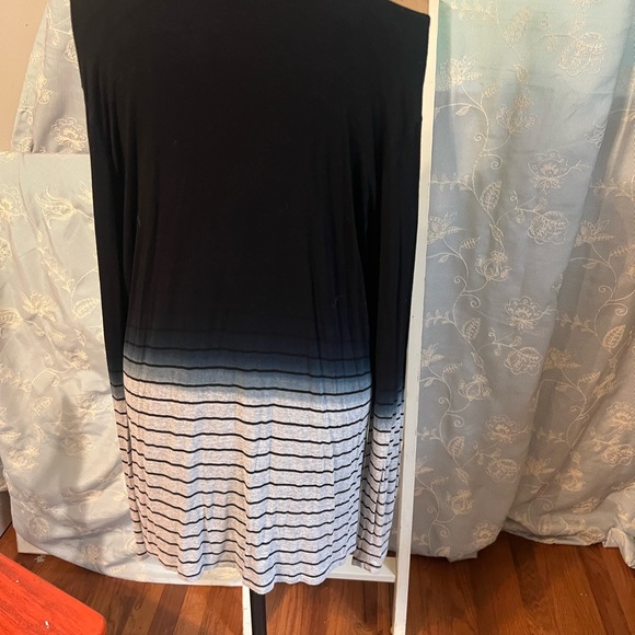 Red Haute cold shoulder - Picture 4 of 5